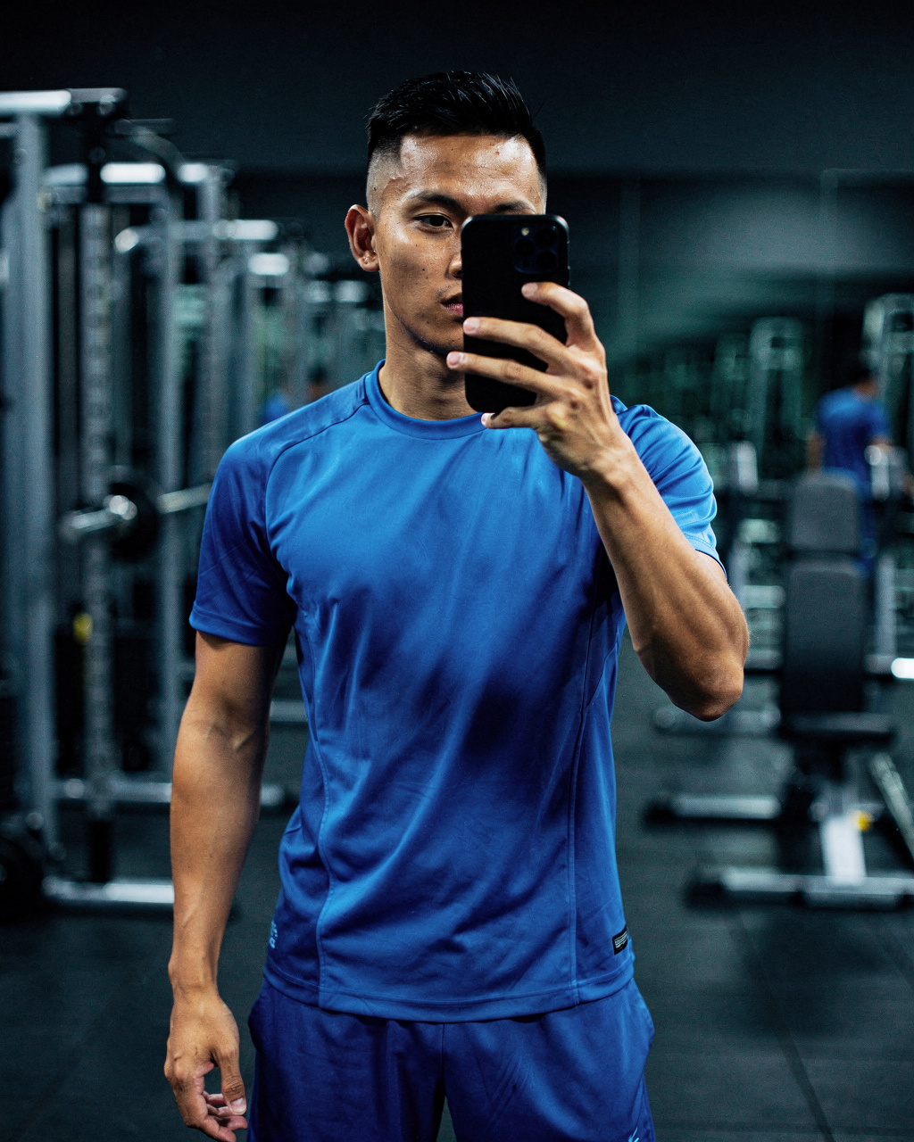 Gym mirror selfie